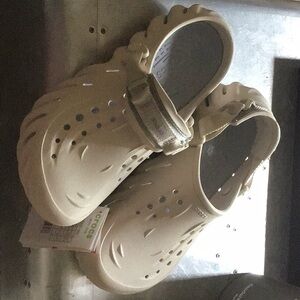 New Crocs echo clog womens 9. Men’s 7
